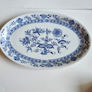 Platter, Thun Carlsbad porcelain, Natalie Blue Onion